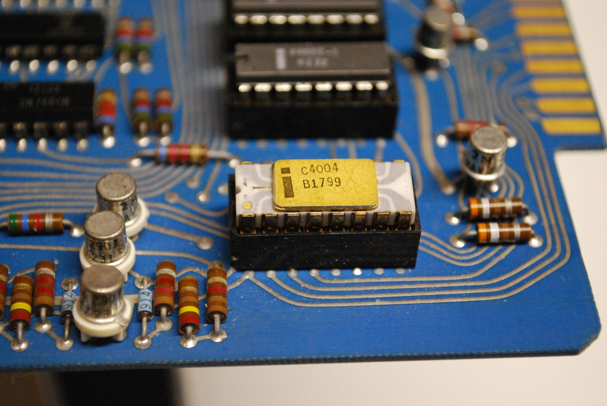 Contexto tecnológico MOS-LSI y evolución al MP944