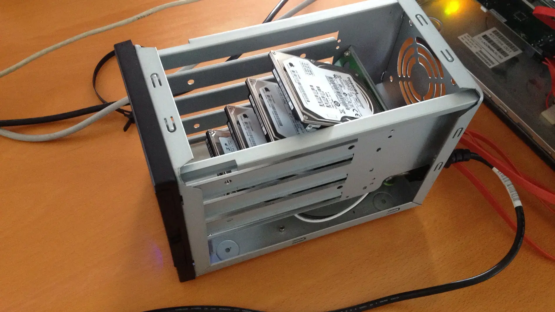 Configuración RAID con discos HDD y SSD Configuración RAID con discos HDD y SSD