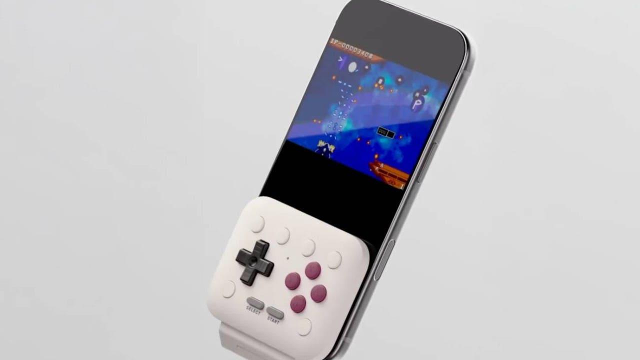 Mando 8BitDo FlipPad para juegos móviles en vertical