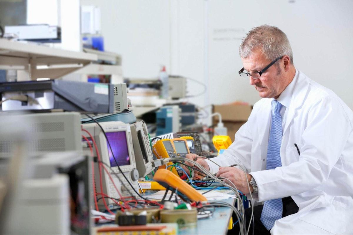 ejemplo de testbench VHDL