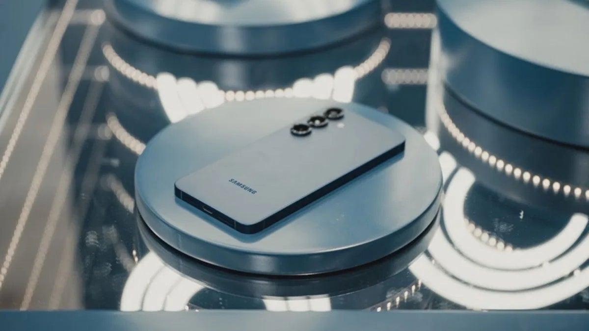 Samsung W999 frente a Galaxy Z Flip Samsung W999 frente a Galaxy Z Flip