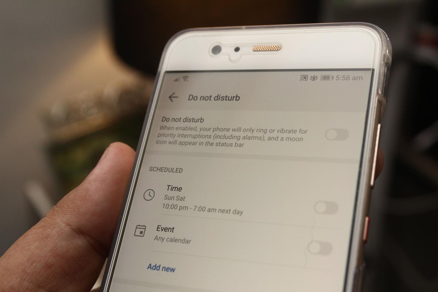 Pantalla de smartphone mostrando el menú de ajustes de 'No molestar' para reducir las interrupciones en segundo plano y ahorrar batería.