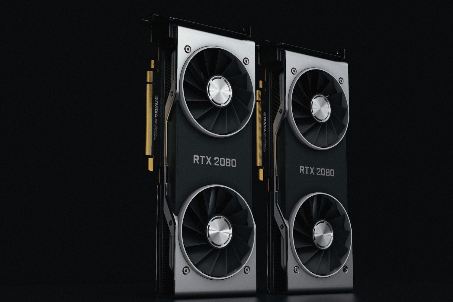 Primer plano de tarjetas gráficas NVIDIA RTX, el hardware esencial para el procesamiento de modelos de IA.