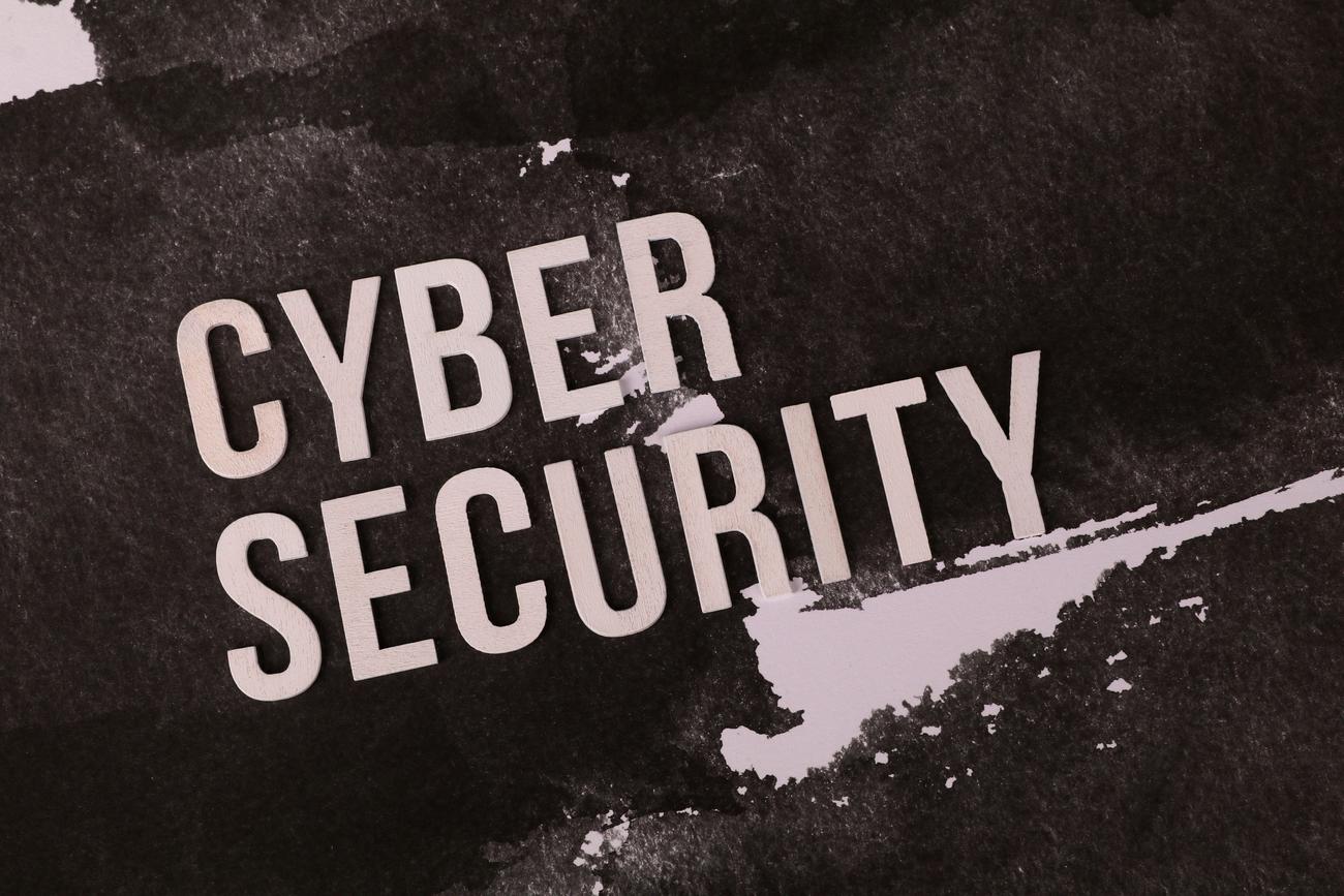 Imagen conceptual de ciberseguridad con texto en relieve, representando el marco general de privacidad y protección de datos digitales.