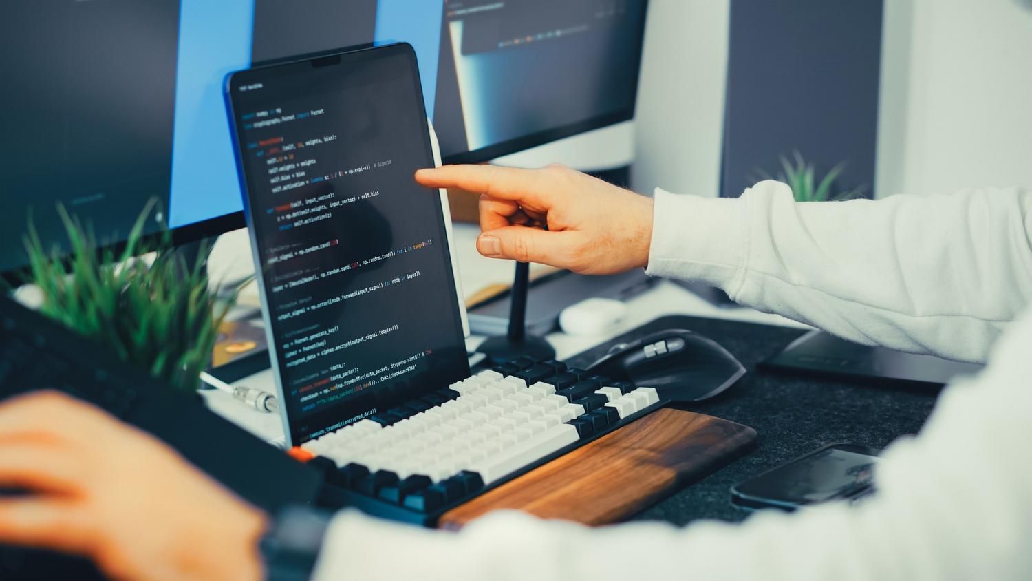 Integración de seguridad en el flujo de desarrollo siguiendo la metodología DevSecOps.