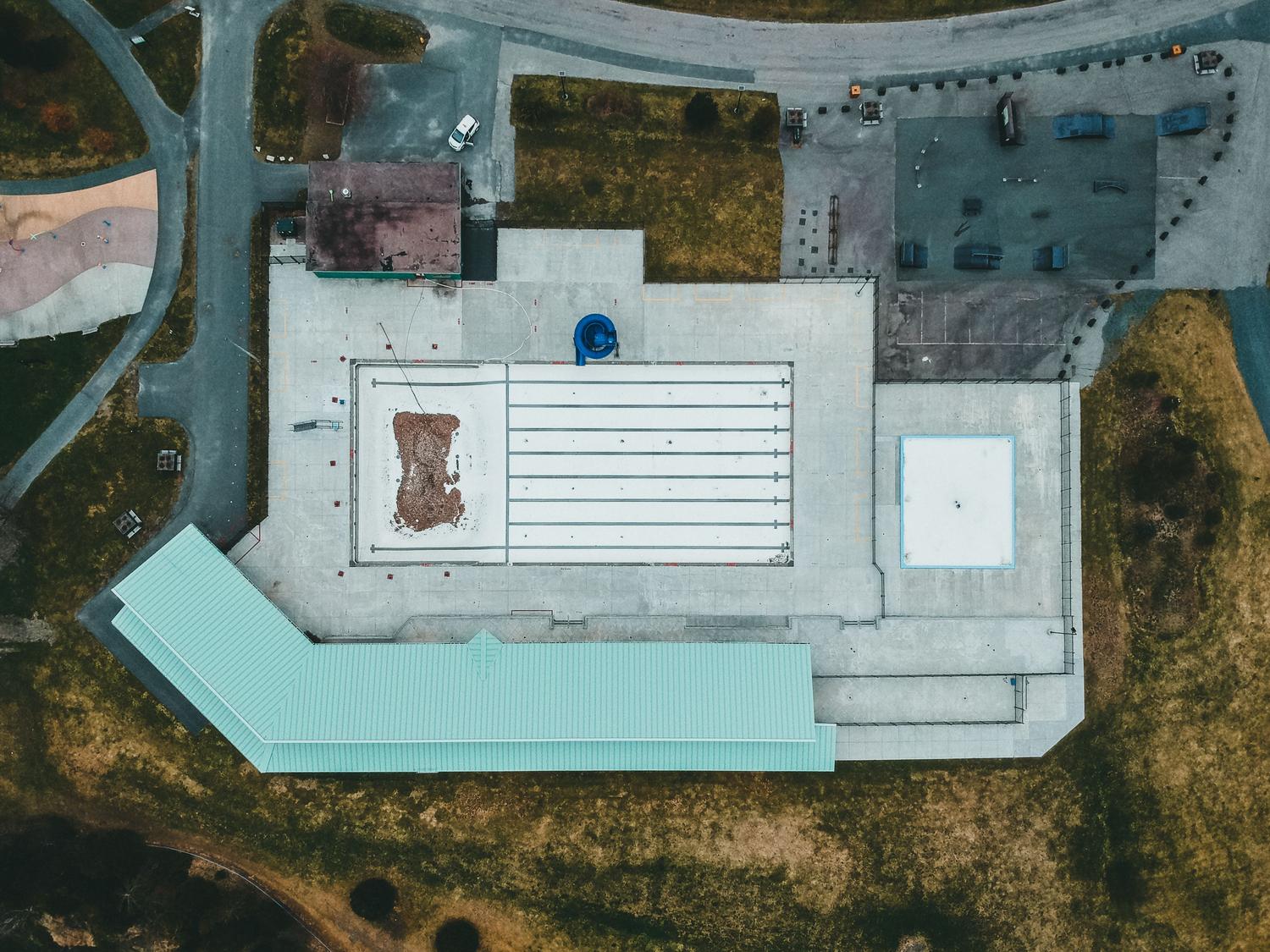 Fotografía cenital de la azotea de un edificio industrial, representando el uso de la fotogrametría para la inspección de infraestructuras.