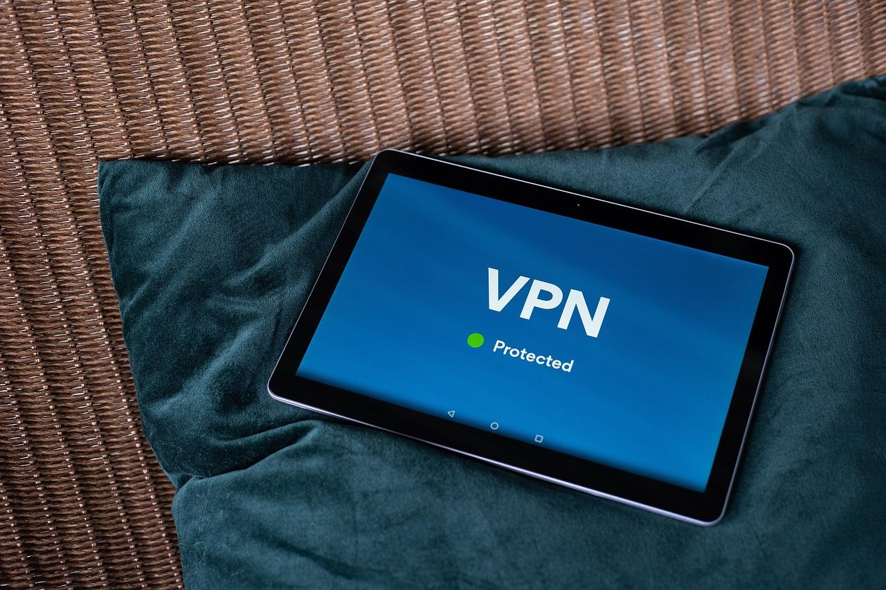 Representación gráfica de ciberseguridad y protección de datos personales en internet, enfocada en la privacidad y seguridad digital.